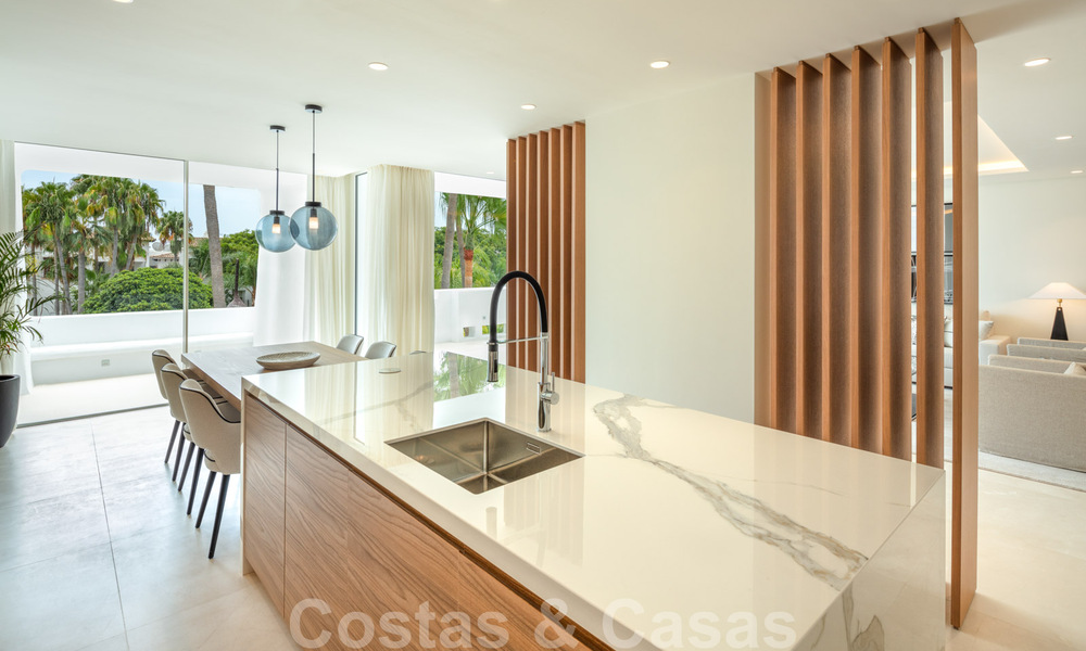 Toplocatie, volledig gerenoveerd penthouse met gedeeltelijk zeezicht te koop in Puente Romano - Golden Mile, Marbella 31268