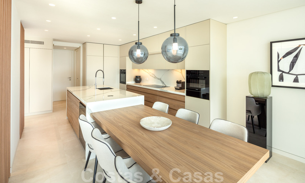 Toplocatie, volledig gerenoveerd penthouse met gedeeltelijk zeezicht te koop in Puente Romano - Golden Mile, Marbella 31269