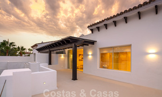 Toplocatie, volledig gerenoveerd penthouse met gedeeltelijk zeezicht te koop in Puente Romano - Golden Mile, Marbella 31273 