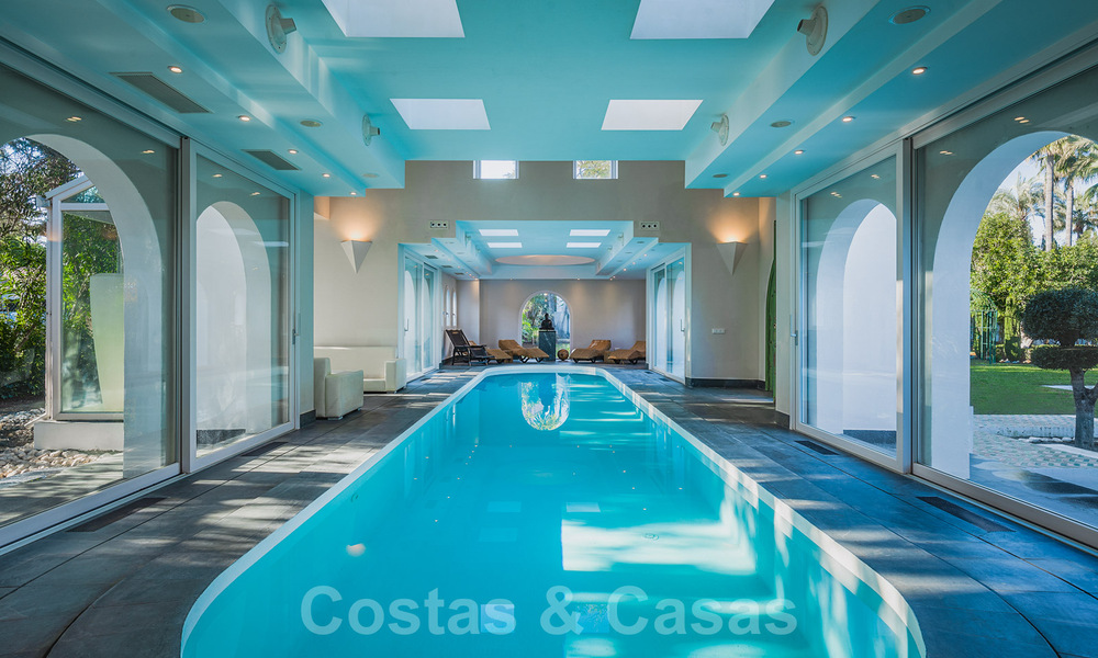 Unieke luxe villa in een Andalusische-Moorse stijl te koop op loopafstand van het strand en de golfbaan in West Marbella 31294