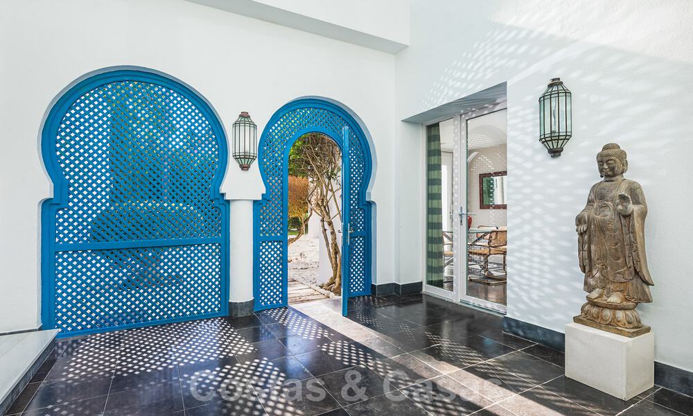 Unieke luxe villa in een Andalusische-Moorse stijl te koop op loopafstand van het strand en de golfbaan in West Marbella 31297