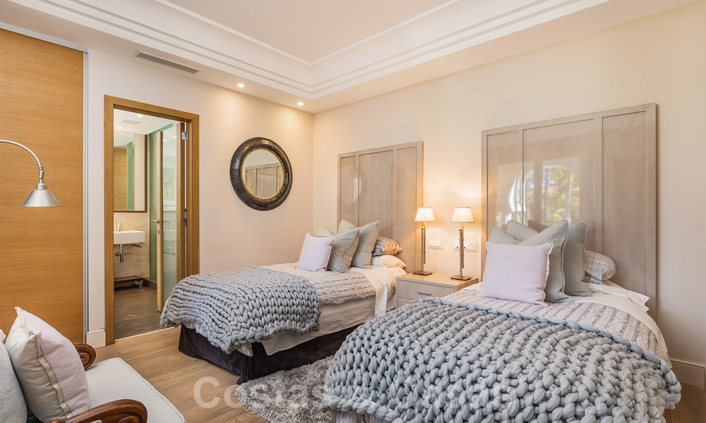 Unieke luxe villa in een Andalusische-Moorse stijl te koop op loopafstand van het strand en de golfbaan in West Marbella 31304