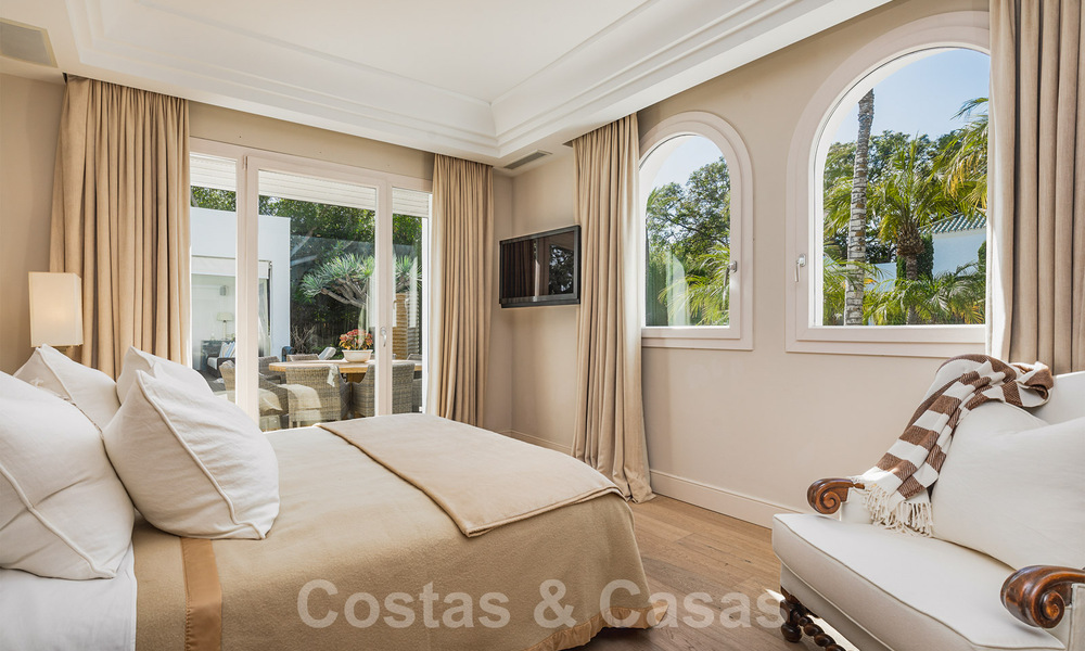 Unieke luxe villa in een Andalusische-Moorse stijl te koop op loopafstand van het strand en de golfbaan in West Marbella 31306