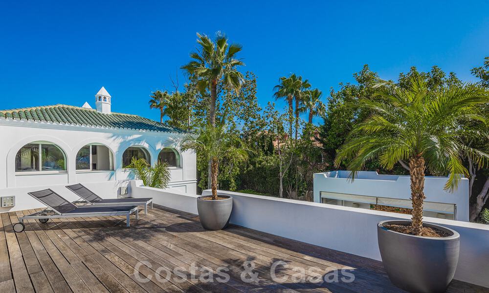 Unieke luxe villa in een Andalusische-Moorse stijl te koop op loopafstand van het strand en de golfbaan in West Marbella 31311