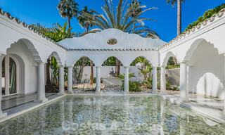 Unieke luxe villa in een Andalusische-Moorse stijl te koop op loopafstand van het strand en de golfbaan in West Marbella 31325 