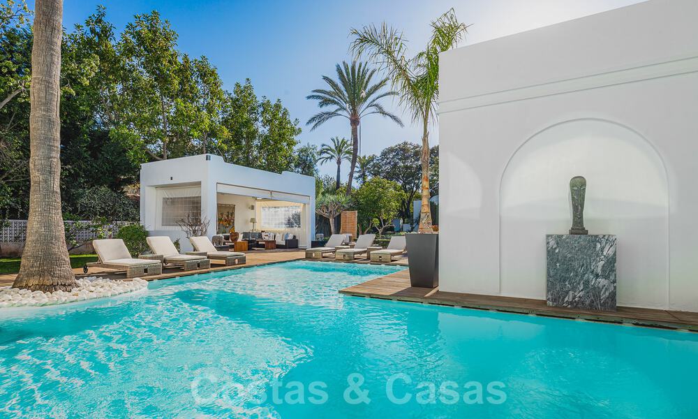 Unieke luxe villa in een Andalusische-Moorse stijl te koop op loopafstand van het strand en de golfbaan in West Marbella 31326