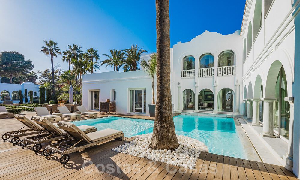 Unieke luxe villa in een Andalusische-Moorse stijl te koop op loopafstand van het strand en de golfbaan in West Marbella 31327