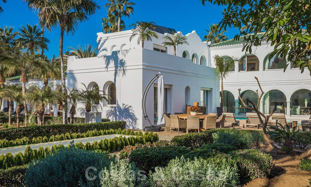 Unieke luxe villa in een Andalusische-Moorse stijl te koop op loopafstand van het strand en de golfbaan in West Marbella 31331