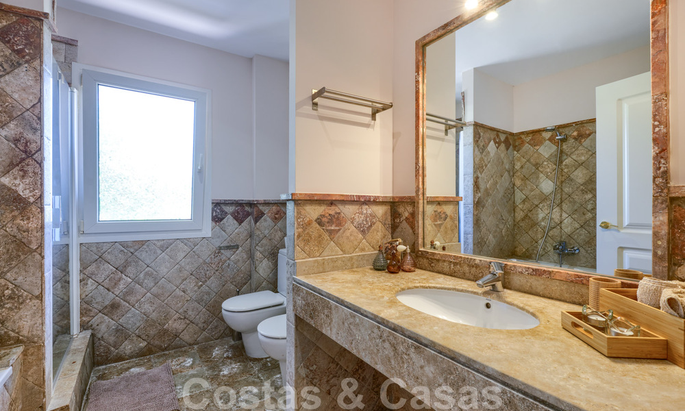 Ruim appartement met een groot terras te koop in een complex aan de Golden Mile in Marbella 31346