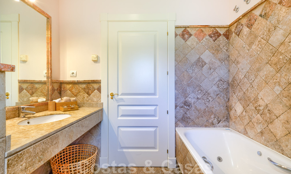 Ruim appartement met een groot terras te koop in een complex aan de Golden Mile in Marbella 31348