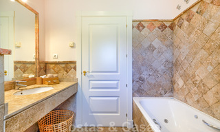 Ruim appartement met een groot terras te koop in een complex aan de Golden Mile in Marbella 31348 