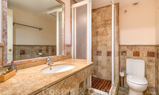 Ruim appartement met een groot terras te koop in een complex aan de Golden Mile in Marbella 31352 