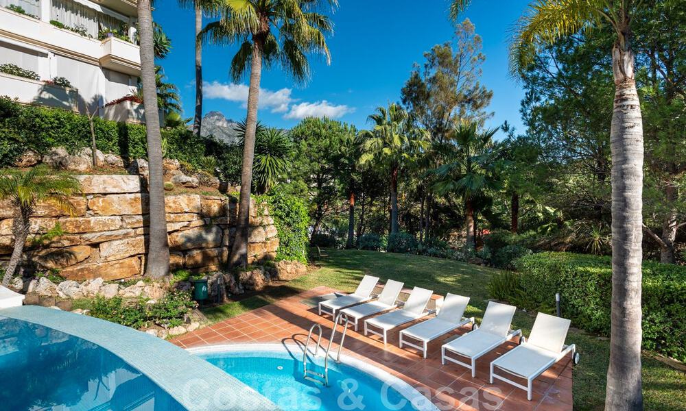 Ruim luxe appartement met een groot terras in een kleinschalig complex aan de Golden Mile te koop in Marbella 31452