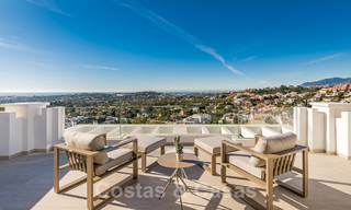 Woonklaar nieuw luxe penthouse te koop met panoramisch zeezicht in een exclusief complex in Nueva Andalucia te Marbella 31544 
