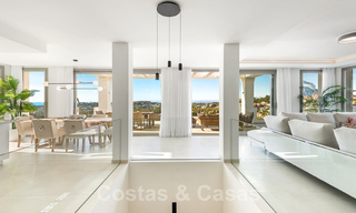 Woonklaar nieuw luxe penthouse te koop met panoramisch zeezicht in een exclusief complex in Nueva Andalucia te Marbella 31553 