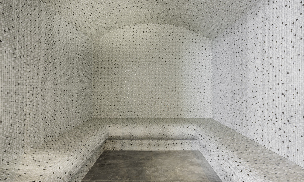 Woonklaar nieuw luxe penthouse te koop met panoramisch zeezicht in een exclusief complex in Nueva Andalucia te Marbella 31560