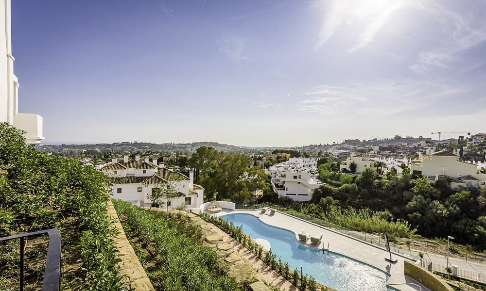 Woonklaar nieuw luxe penthouse te koop met panoramisch zeezicht in een exclusief complex in Nueva Andalucia te Marbella 31564