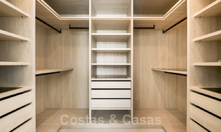 Gerenoveerde luxevilla in een contemporaine stijl te koop, dicht bij voorzieningen in de golfvallei van Nueva Andalucia, Marbella 31730 