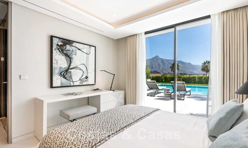 Gerenoveerde luxevilla in een contemporaine stijl te koop, dicht bij voorzieningen in de golfvallei van Nueva Andalucia, Marbella 31733