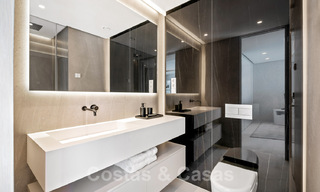 Gerenoveerde luxevilla in een contemporaine stijl te koop, dicht bij voorzieningen in de golfvallei van Nueva Andalucia, Marbella 31734 