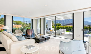 Gerenoveerde luxevilla in een contemporaine stijl te koop, dicht bij voorzieningen in de golfvallei van Nueva Andalucia, Marbella 31739 