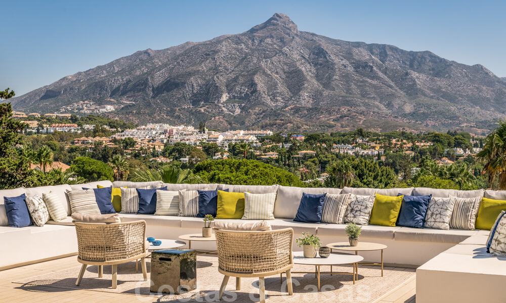 Gerenoveerde luxevilla in een contemporaine stijl te koop, dicht bij voorzieningen in de golfvallei van Nueva Andalucia, Marbella 31743