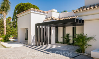 Gerenoveerde luxevilla in een contemporaine stijl te koop, dicht bij voorzieningen in de golfvallei van Nueva Andalucia, Marbella 31744 