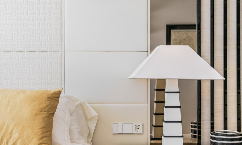 Gerenoveerde luxevilla in een contemporaine stijl te koop, dicht bij voorzieningen in de golfvallei van Nueva Andalucia, Marbella 31748