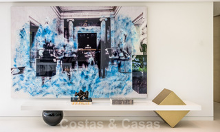 Gerenoveerde luxevilla in een contemporaine stijl te koop, dicht bij voorzieningen in de golfvallei van Nueva Andalucia, Marbella 31751 
