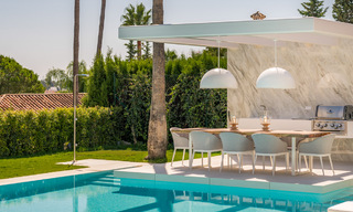 Gerenoveerde luxevilla in een contemporaine stijl te koop, dicht bij voorzieningen in de golfvallei van Nueva Andalucia, Marbella 31752 