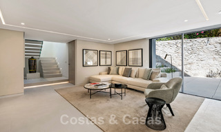 Gerenoveerde luxevilla in een contemporaine stijl te koop, dicht bij voorzieningen in de golfvallei van Nueva Andalucia, Marbella 31756 