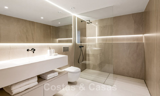 Gerenoveerde luxevilla in een contemporaine stijl te koop, dicht bij voorzieningen in de golfvallei van Nueva Andalucia, Marbella 31764 