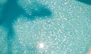 Gerenoveerde luxevilla in een contemporaine stijl te koop, dicht bij voorzieningen in de golfvallei van Nueva Andalucia, Marbella 31765 