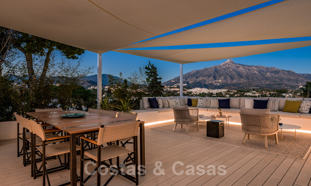 Gerenoveerde luxevilla in een contemporaine stijl te koop, dicht bij voorzieningen in de golfvallei van Nueva Andalucia, Marbella 31784