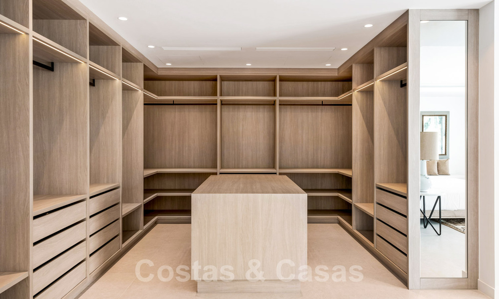 Luxevilla te koop in een tijdloze stijl, dicht bij voorzieningen en de golfbaan op de New Golden Mile tussen Marbella en Estepona 31798