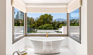 Luxevilla te koop in een tijdloze stijl, dicht bij voorzieningen en de golfbaan op de New Golden Mile tussen Marbella en Estepona 31806 