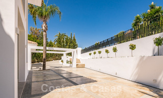 Luxevilla te koop in een tijdloze stijl, dicht bij voorzieningen en de golfbaan op de New Golden Mile tussen Marbella en Estepona 31815 