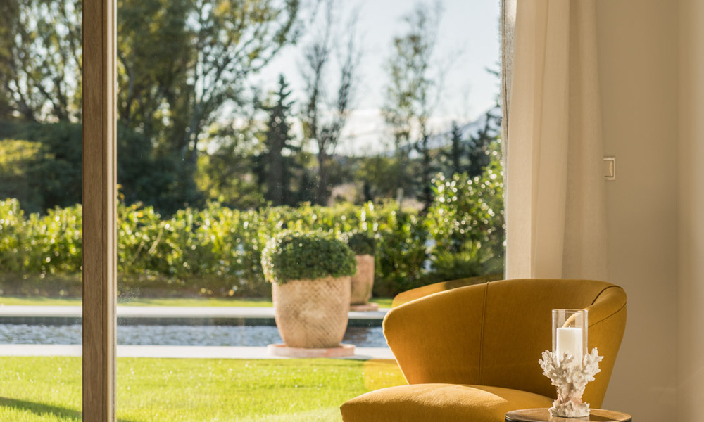 Luxevilla te koop in een tijdloze stijl, dicht bij voorzieningen en de golfbaan op de New Golden Mile tussen Marbella en Estepona 31819