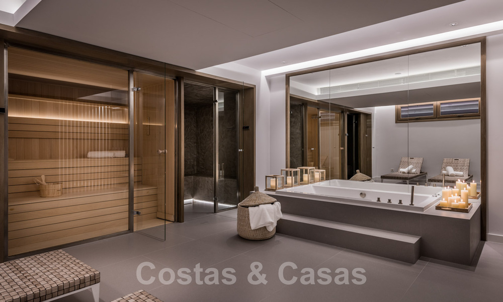 Luxevilla te koop in een tijdloze stijl, dicht bij voorzieningen en de golfbaan op de New Golden Mile tussen Marbella en Estepona 31824