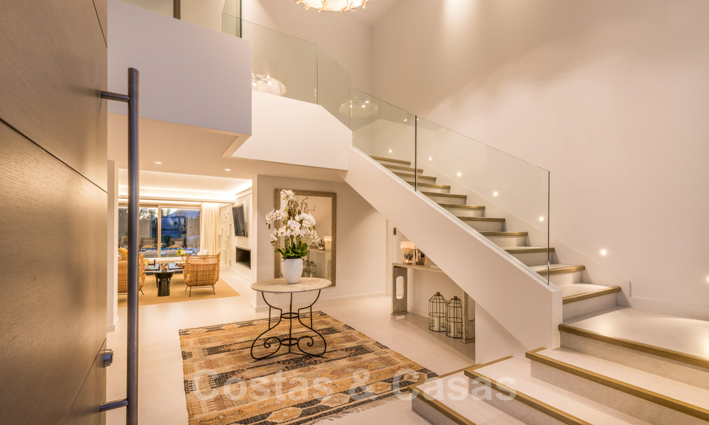 Luxevilla te koop in een tijdloze stijl, dicht bij voorzieningen en de golfbaan op de New Golden Mile tussen Marbella en Estepona 31834