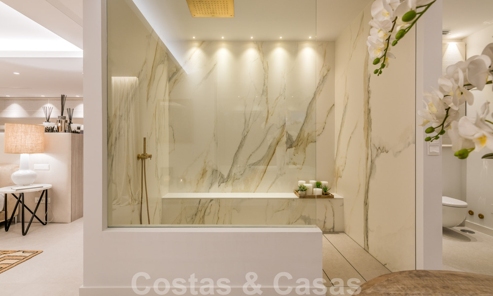 Luxevilla te koop in een tijdloze stijl, dicht bij voorzieningen en de golfbaan op de New Golden Mile tussen Marbella en Estepona 31838