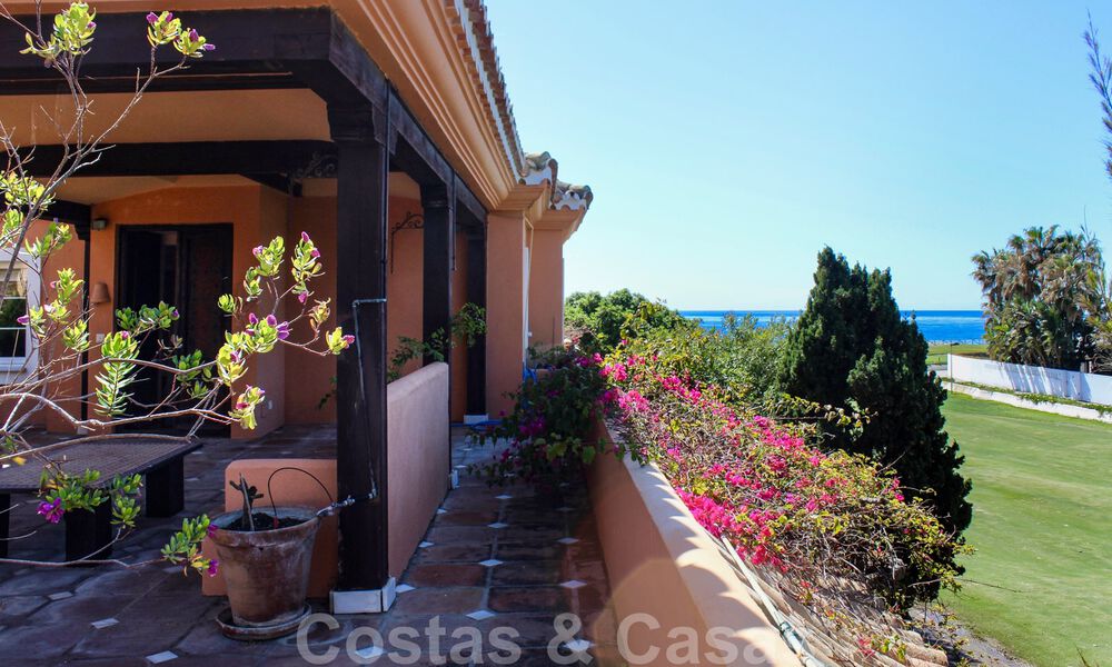 Eerstelijnsgolf en -strand villa te koop in Marbella West met een uniek golf- en zeezicht! Verlaagd in prijs. 31847