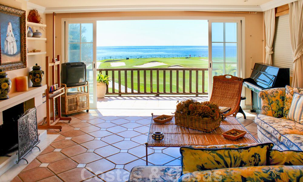 Eerstelijnsgolf en -strand villa te koop in Marbella West met een uniek golf- en zeezicht! Verlaagd in prijs. 31848