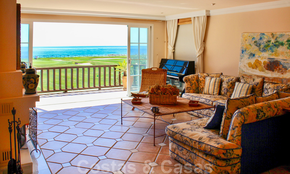 Eerstelijnsgolf en -strand villa te koop in Marbella West met een uniek golf- en zeezicht! Verlaagd in prijs. 31849
