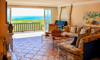 Eerstelijnsgolf en -strand villa te koop in Marbella West met een uniek golf- en zeezicht! Verlaagd in prijs. 31849 