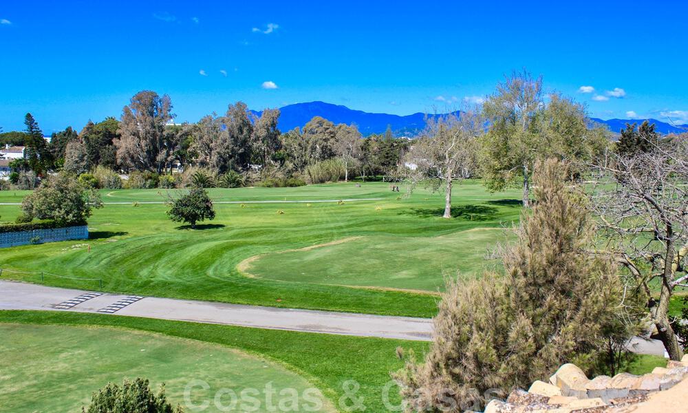 Eerstelijnsgolf en -strand villa te koop in Marbella West met een uniek golf- en zeezicht! Verlaagd in prijs. 31854