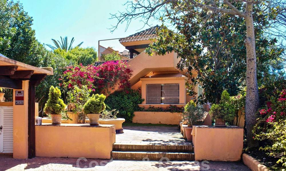 Eerstelijnsgolf en -strand villa te koop in Marbella West met een uniek golf- en zeezicht! Verlaagd in prijs. 31864