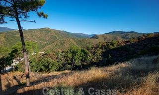 Bouwgronden te koop met panoramisch zee- en bergzicht op een luxe domein in Marbella - Benahavis 32274 