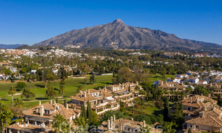 Ruim luxe penthouse te koop aan de golfbaan in Nueva Andalucia, Marbella met panoramisch uitzicht 32092 