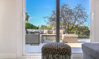 Gerenoveerd ruim luxe appartement te koop, eerstelijnsgolf en instapklaar, Nueva Andalucia, Marbella 32122 